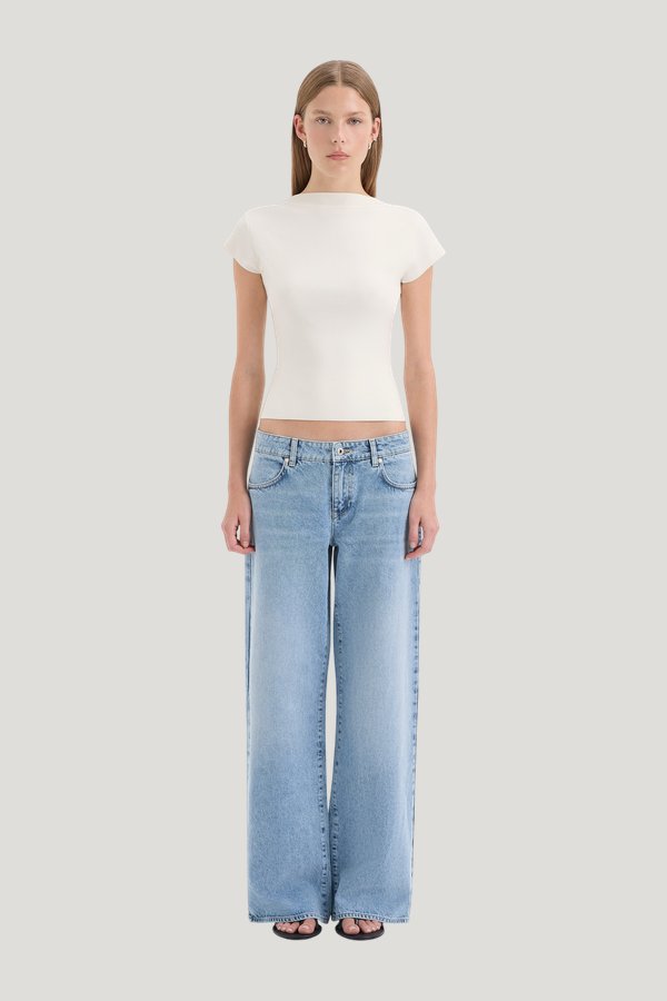 Lucia Straight Jean — model front
