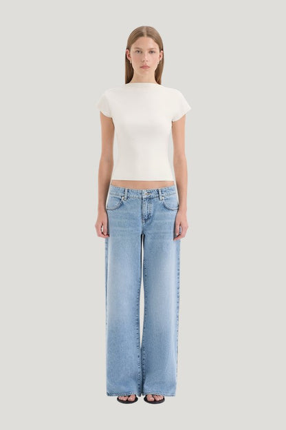 Lucia Straight Jean — model front