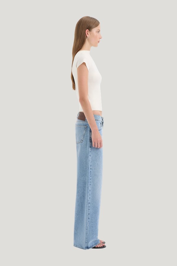 Lucia Straight Jean — model side