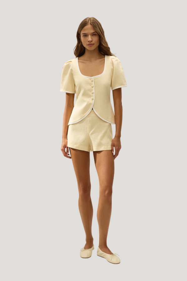 Madeleine Top Butter — model front
