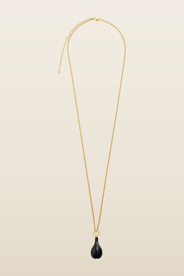 Medium onyx drop necklace black/gold — model back