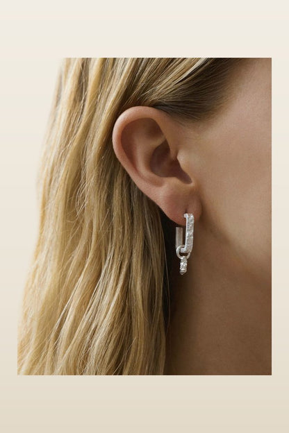 Medium Structura Hoop — model back