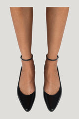 Mode Ballerina in Black Leather — model side