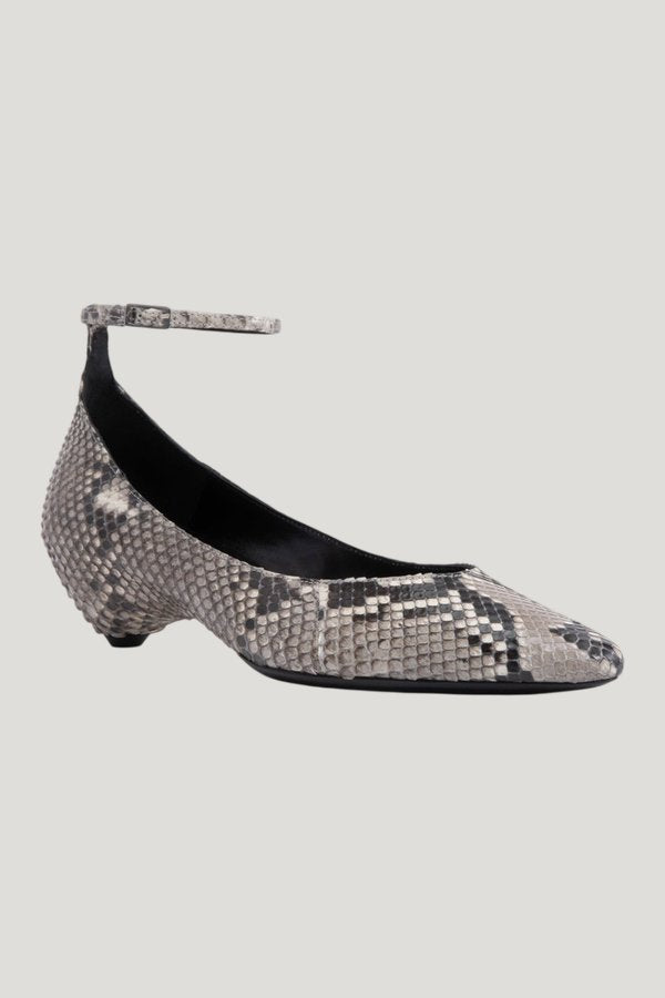 Mode Ballerina in Stone Python Leather — model side