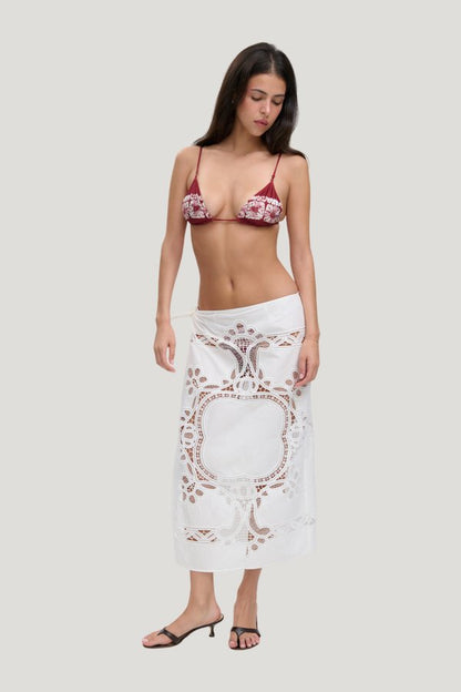 Monaco Cotton Sarong - Optic — model side