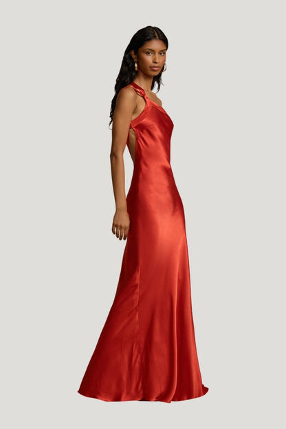 Monique Dress Rust — model side