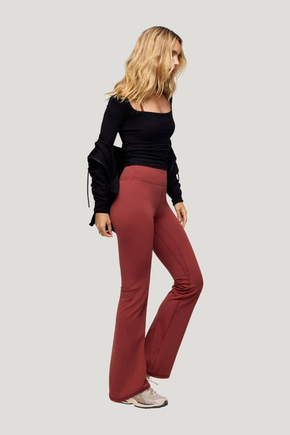 Motion Flare Legging | Mauve — model side