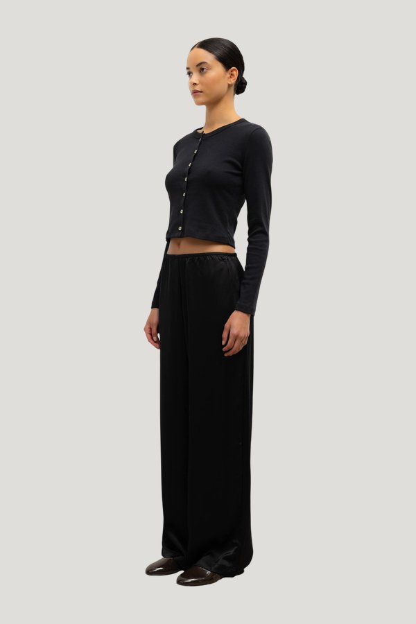Nando Cardigan — model side