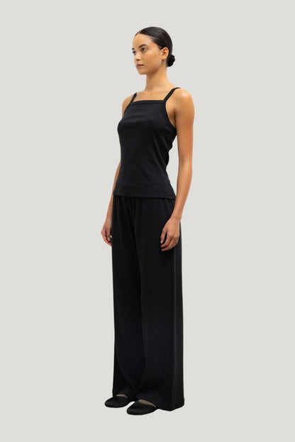 Nando Lounge Pant — model side
