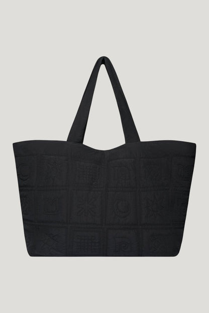 Symbol - Quilted tote bag — model front