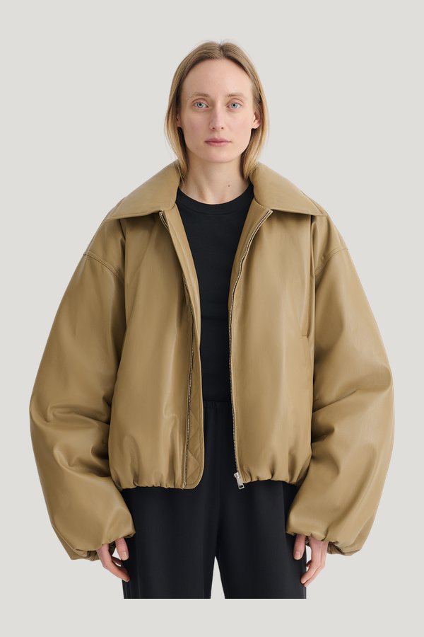 Asger - Padded Okobor™ jacket - Muted — model side