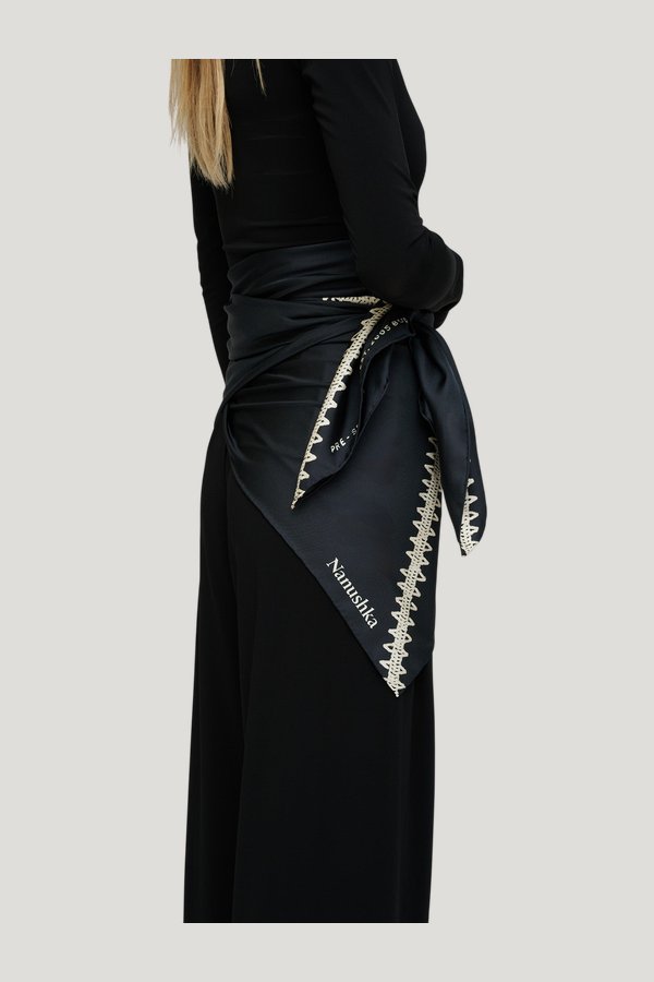 Miani - Silk scarf - Origami — model side