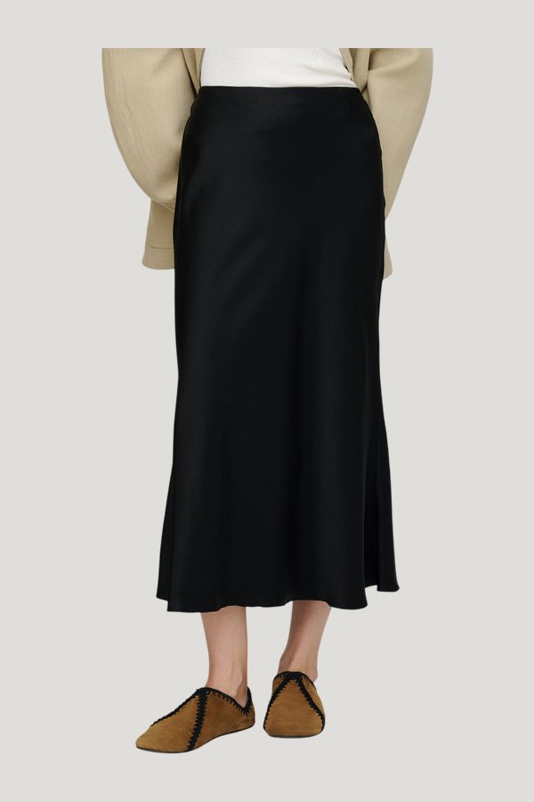 Razi - Midi skirt — model side