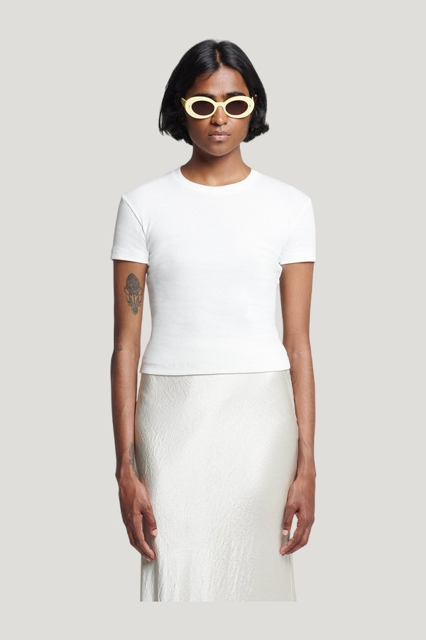 Axton - Cropped t-shirt — model side
