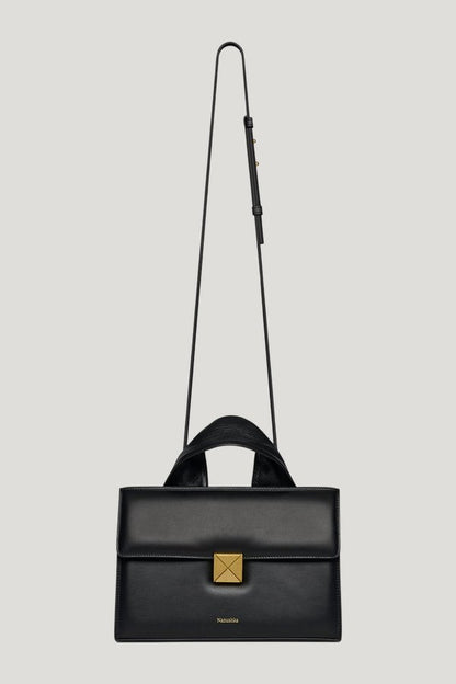 The SANDI Lock - Top handle bag — model side