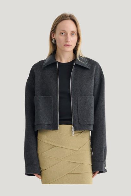 Phebe - Cropped jacket - Grey Melange/Black — model side