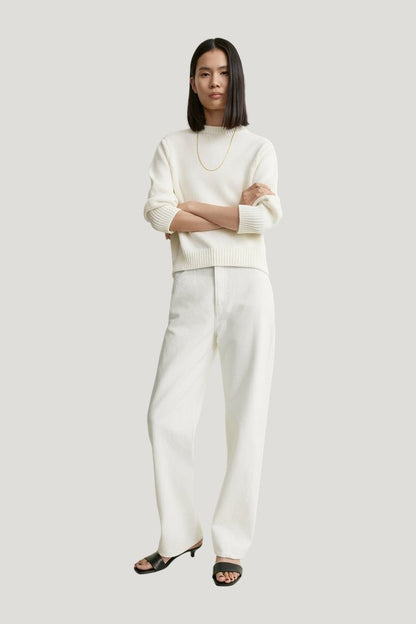 Oversized crew knit macadamia — model front