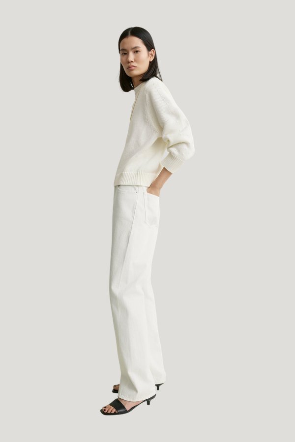 Oversized crew knit macadamia — model side