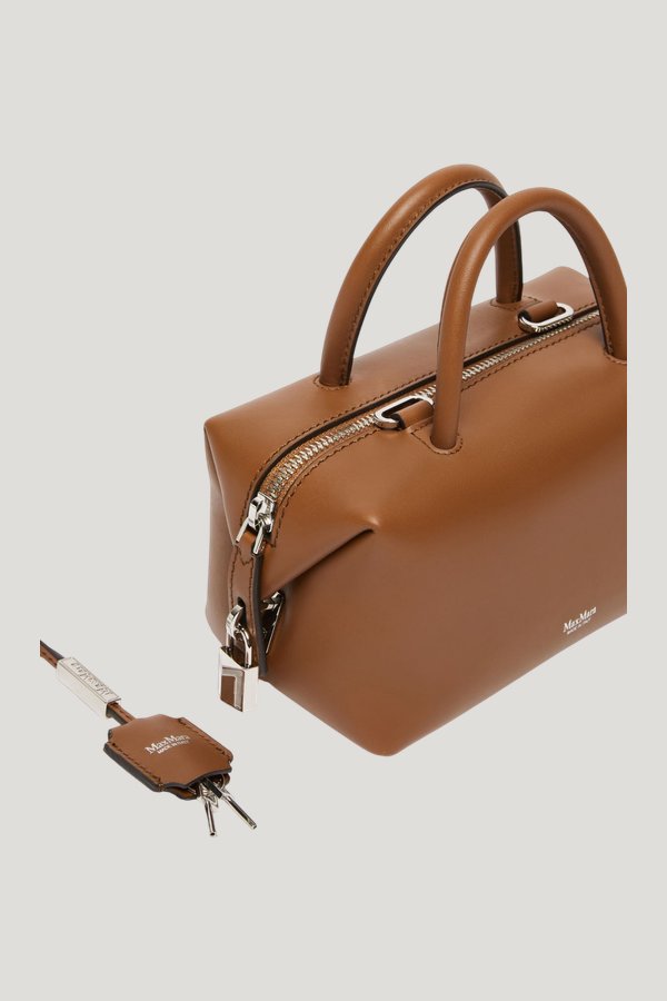 Small natural leather bowler bag - AMBER — model side