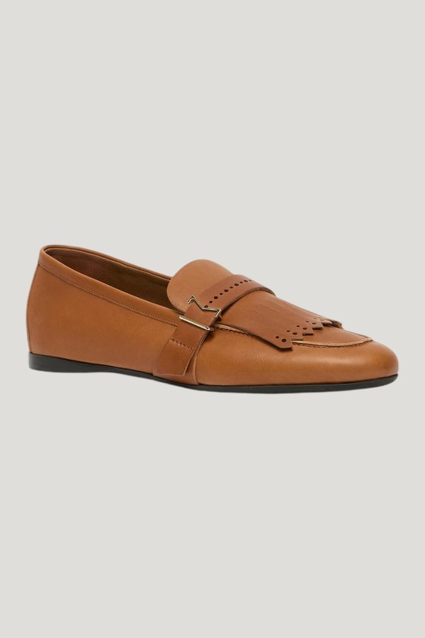 Leather loafers with fringe - AMBER — model front