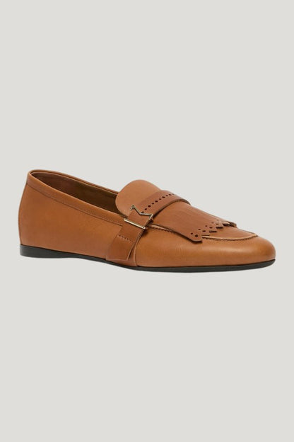 Leather loafers with fringe - AMBER — model front