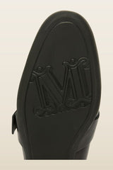 Leather loafers with fringe — model back
