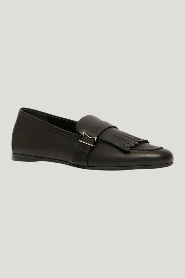 Leather loafers with fringe — model front