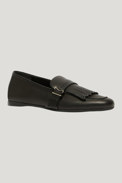 Leather loafers with fringe — model front