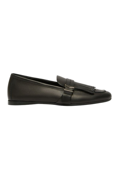 Leather loafers with fringe — packshot
