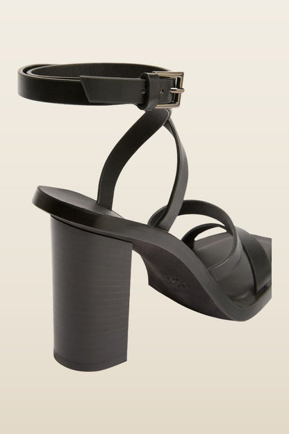 Leather sandals — model back