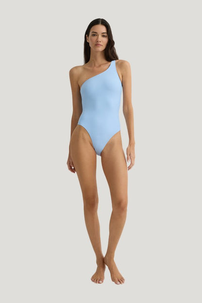 Phoebe One Piece — carry 2