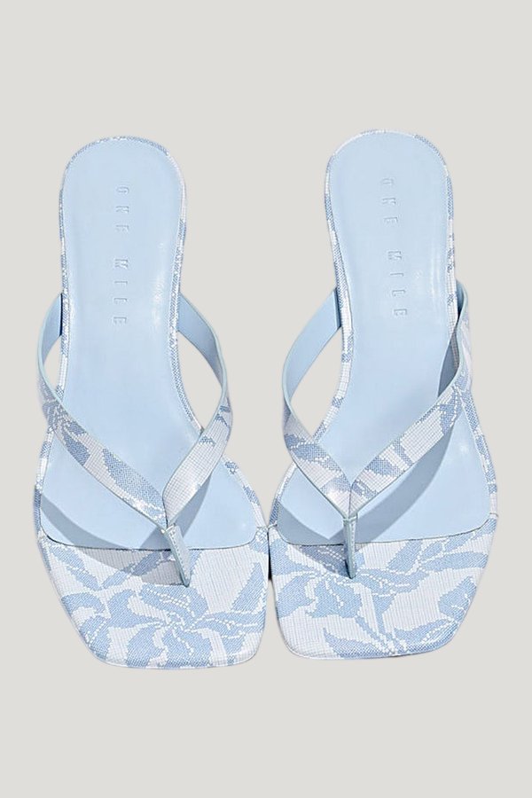 Pia Heel Sol — model front