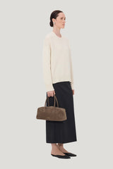 PIA Oversized cashmere sweater — model side