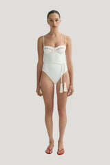 Pia One Piece — carry 2