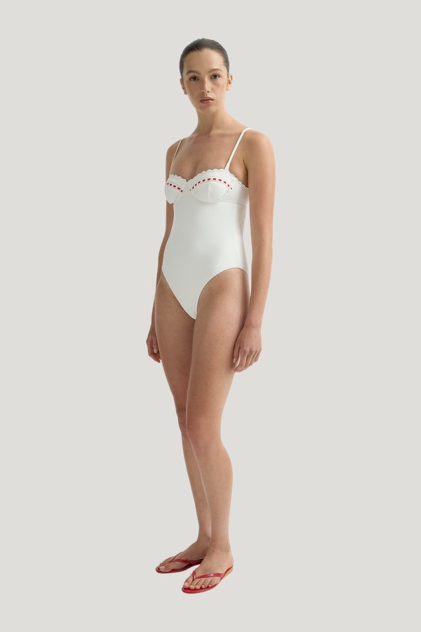 Pia One Piece — carry 3