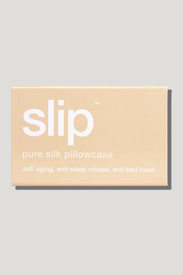 Caramel Queen Zippered Pillowcase — model side