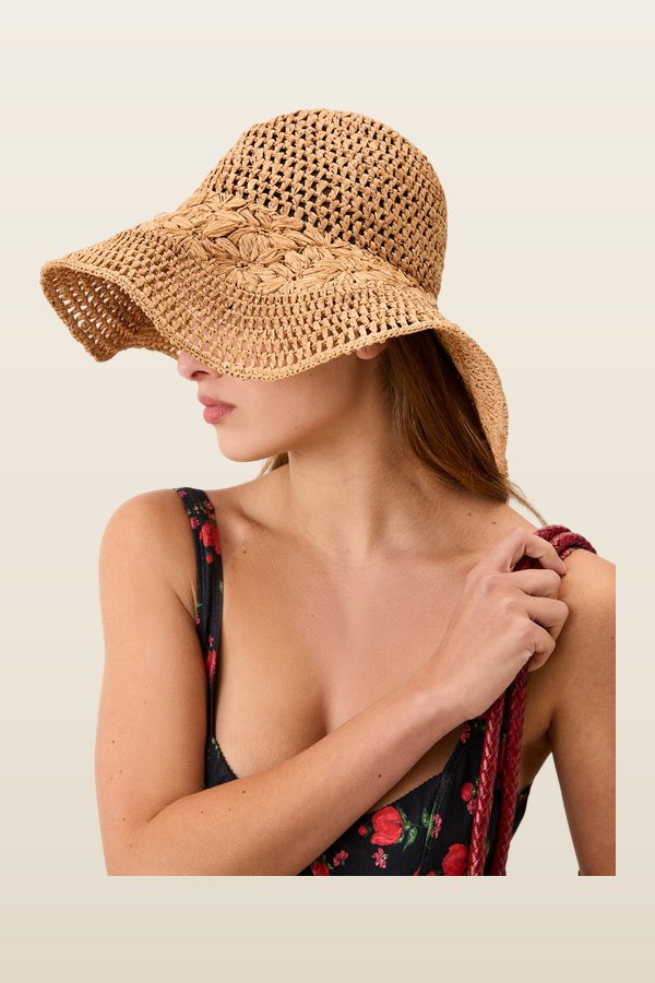 Chapeau PLAYA — model back