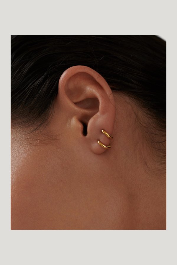 Polished Mini Hoop Gold — model side