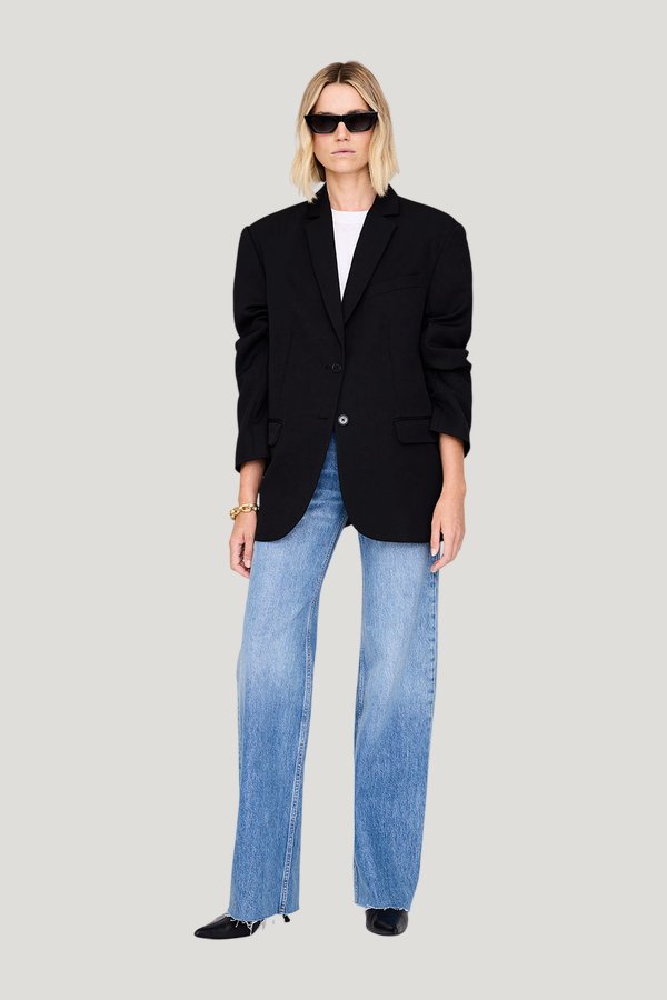 Quinn Blazer - Black — model front