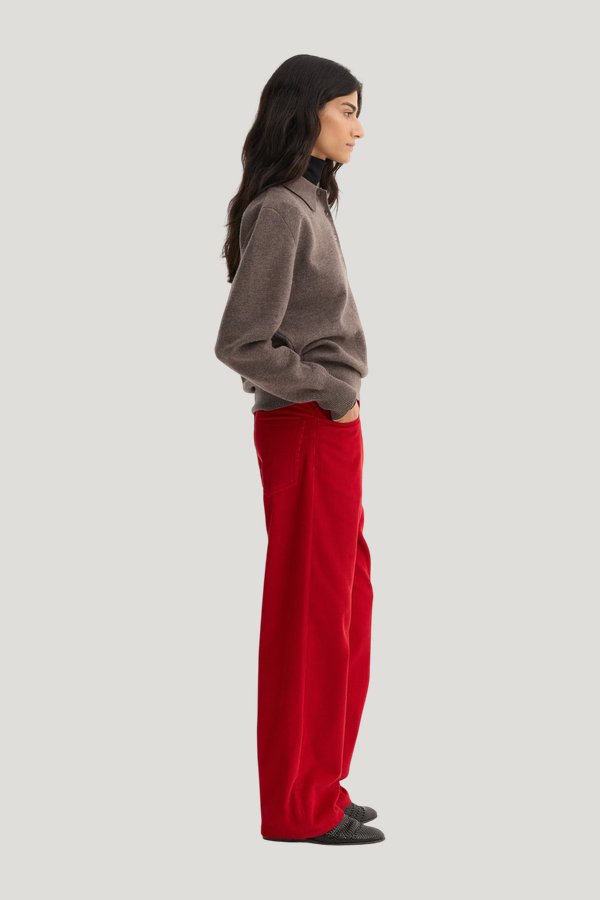 Relaxed corduroy trousers | rosso — model side