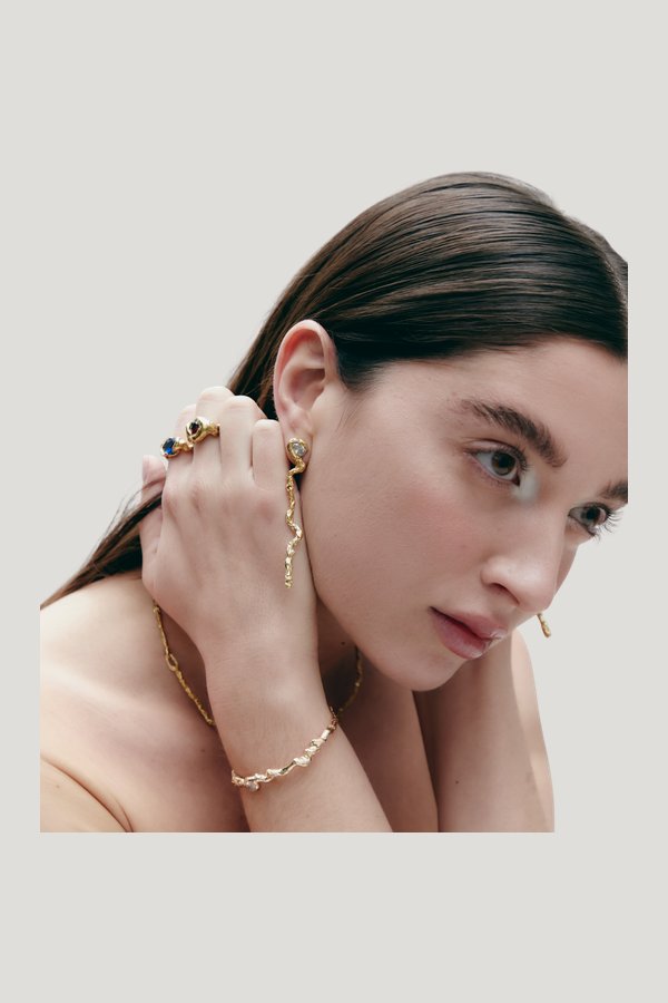 Ressò Bracelet Gold — model side