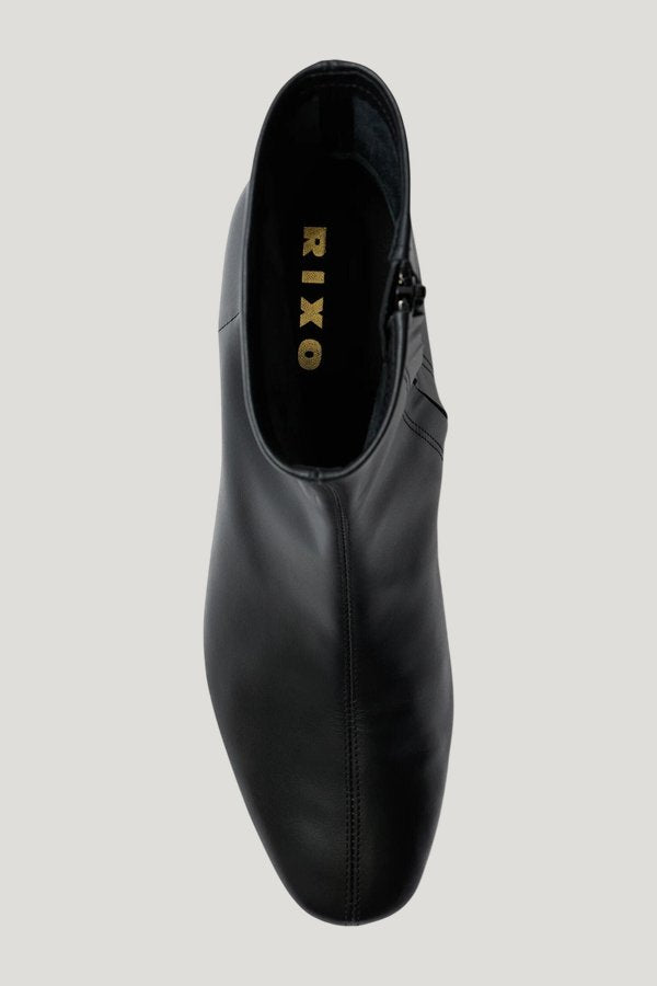 Rey - Black Leather — model front
