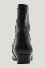 Rey - Black Leather — model side