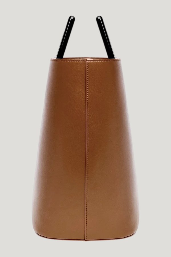 Riviera In Caramel Leather — model side