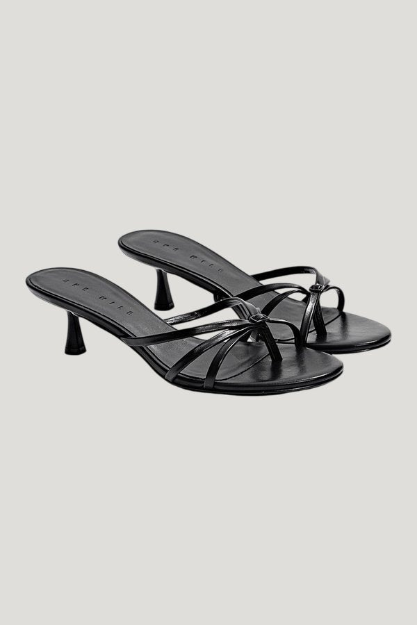 Rommy Heel — model side