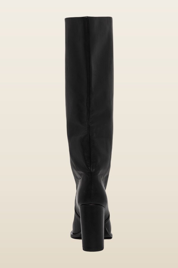 Rue Boot — model back