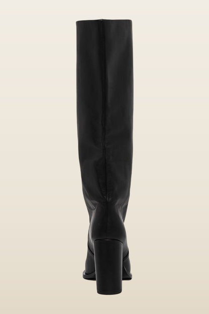 Rue Boot — model back