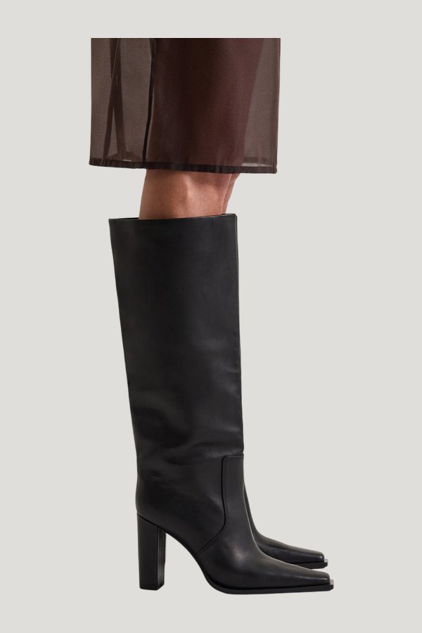 Rue Boot — model side