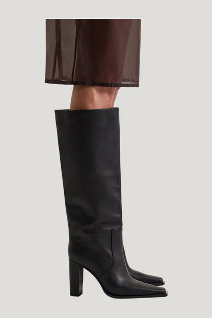 Rue Boot — model side