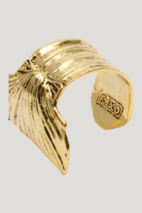 Salene - Gold — model side